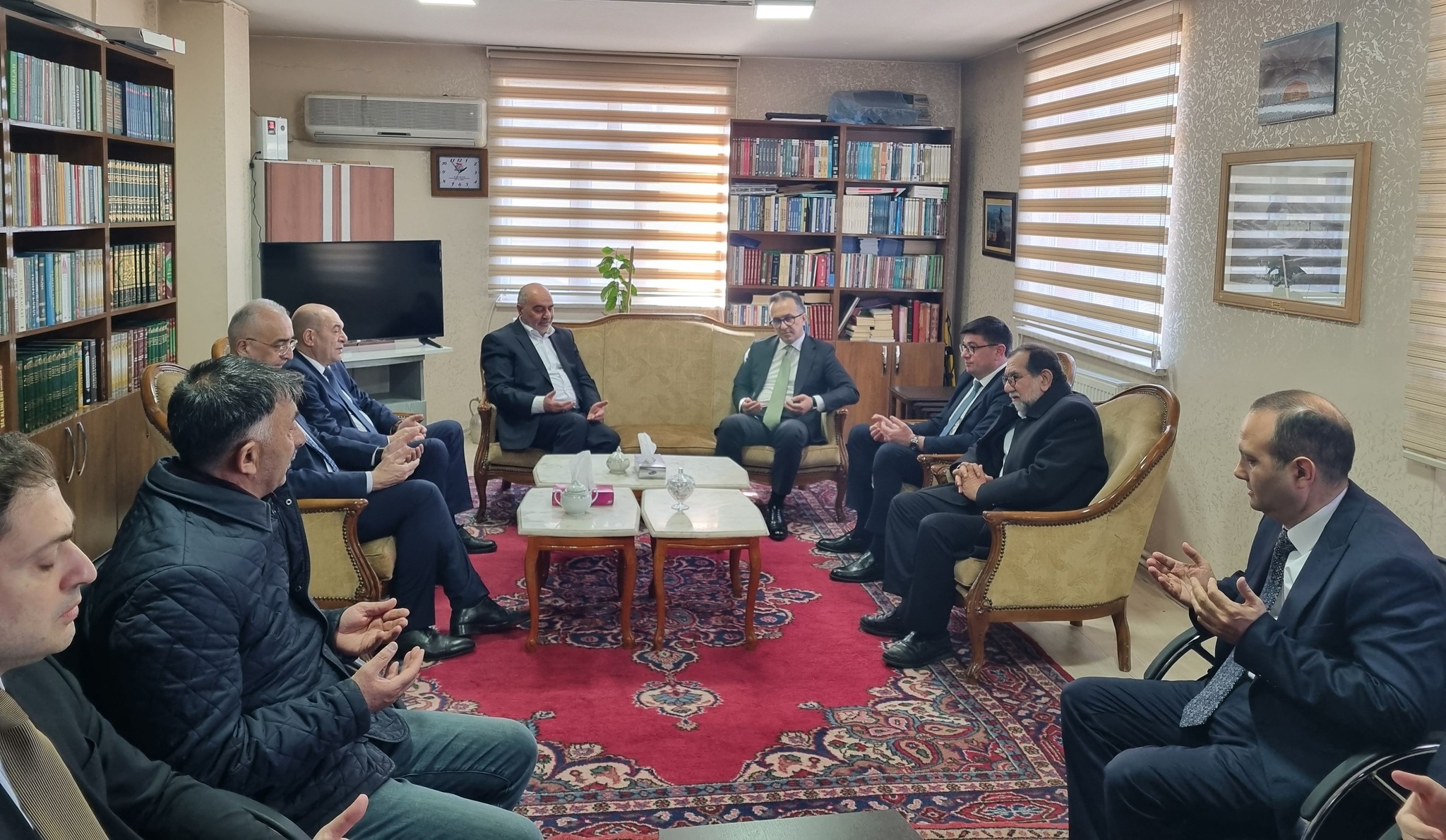 Azerbaycan Devlet Komitesi Başkanı Ramin Memmedov, Kars Ehlibeyt Alimleri Birliği’ni ziyaret etti