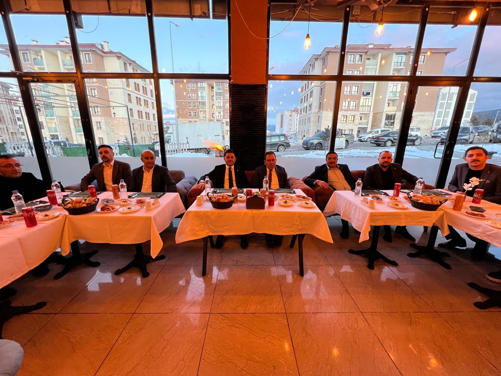 Sarıkamış MHP İlçe Teşkilatı iftarda buluştu