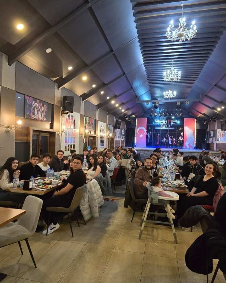 Kars Çelik Başarı Koleji, öğretmen ve öğrencilerle iftarda buluştu