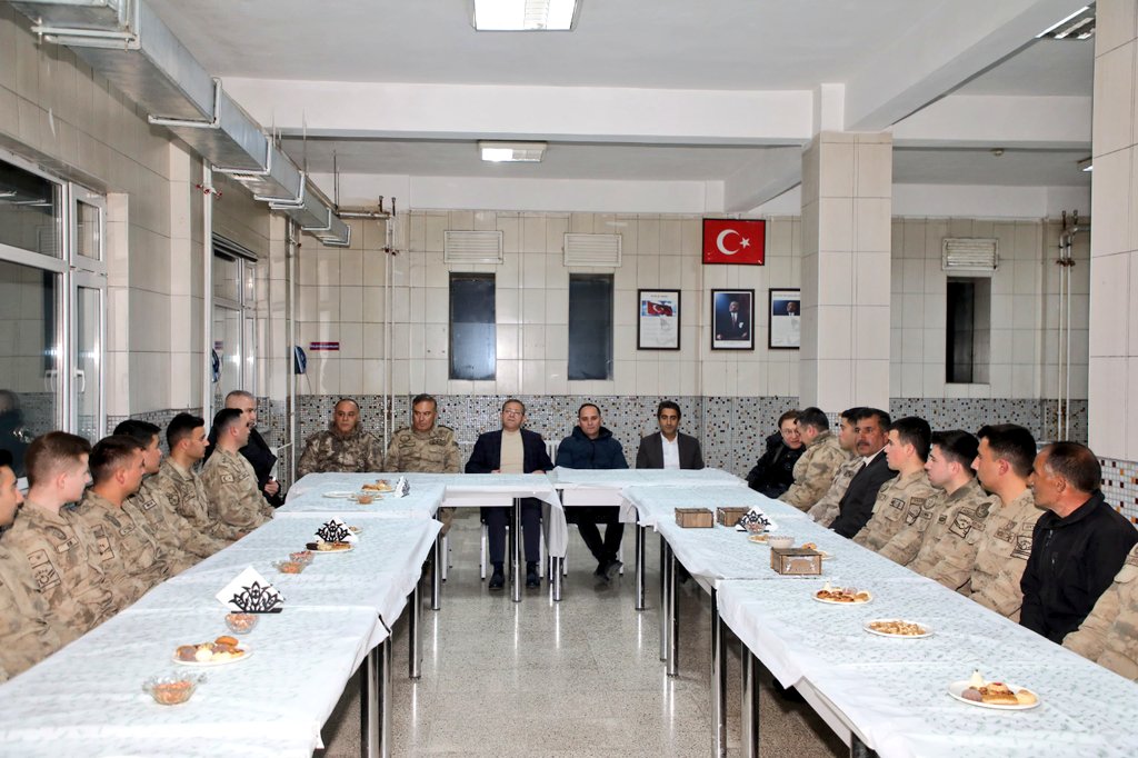 Kars Valisi Ziya Polat, Jandarma personeliyle iftarda bir araya geldi