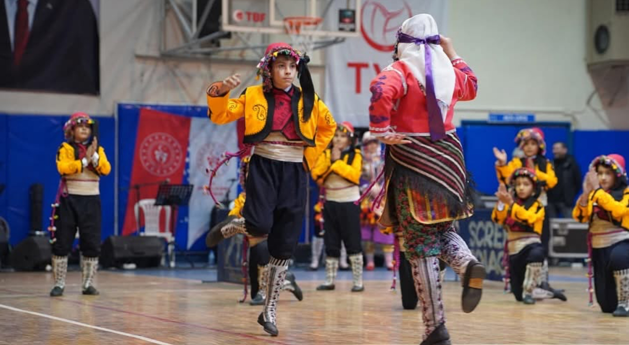 Isparta’da minikler hünerlerini sergiledi