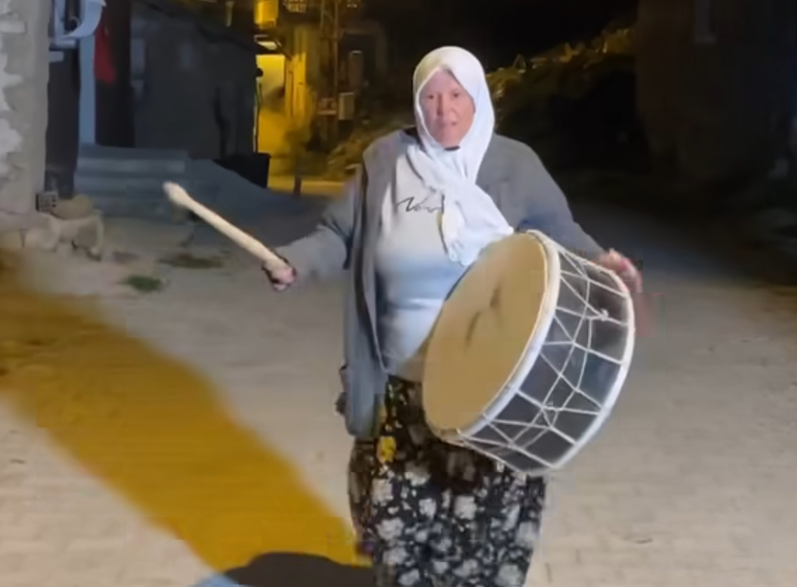 Burdur’un kadın davulcusu: Mesleği severek yapıyorum