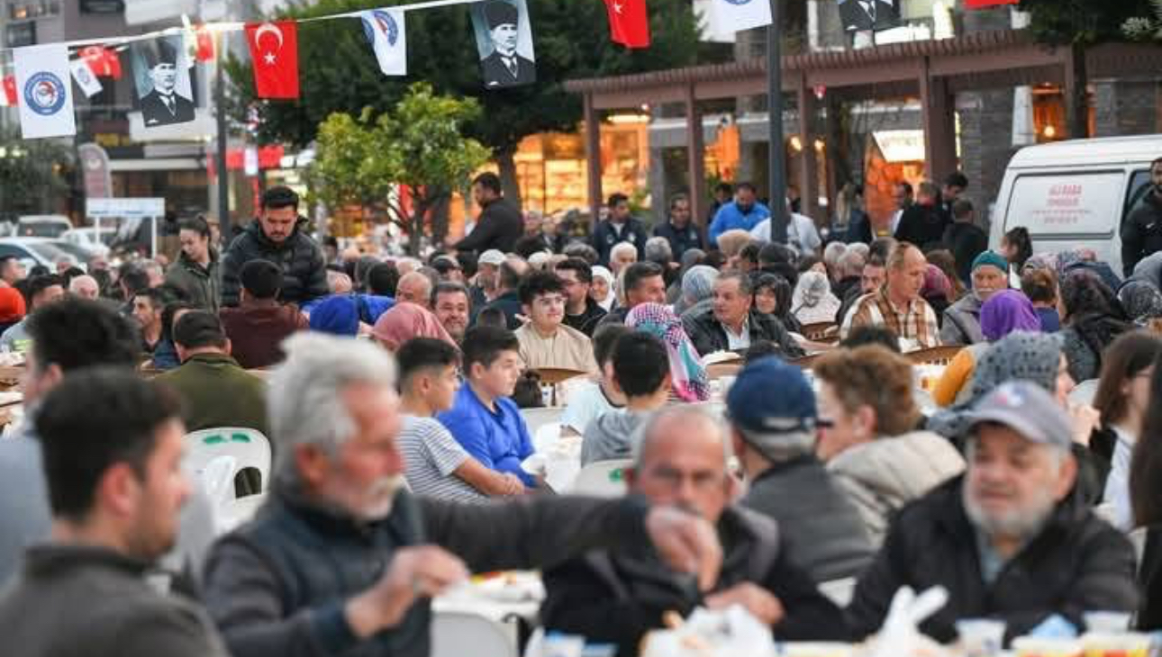 Demre Noel Baba Meydanında iftar