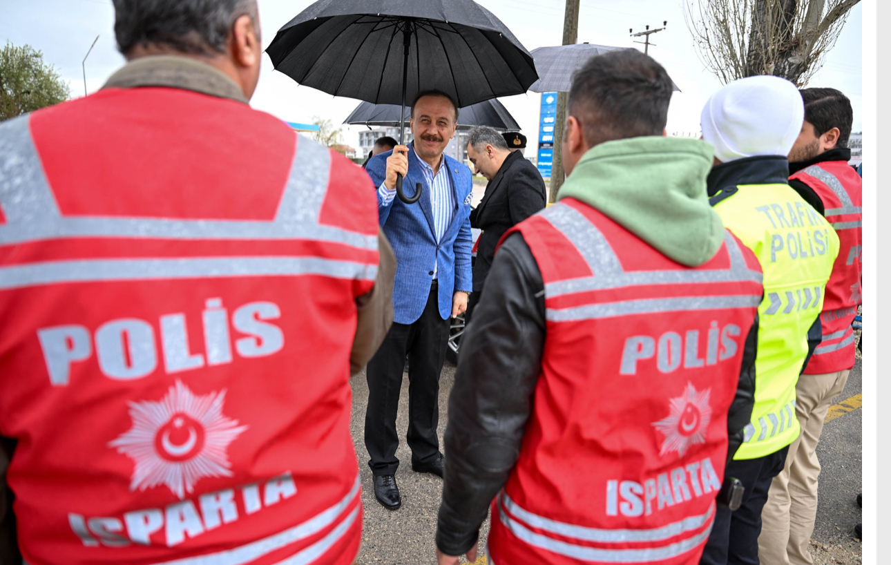 Vali Erin görev başındaki polislerle bayramlaştı