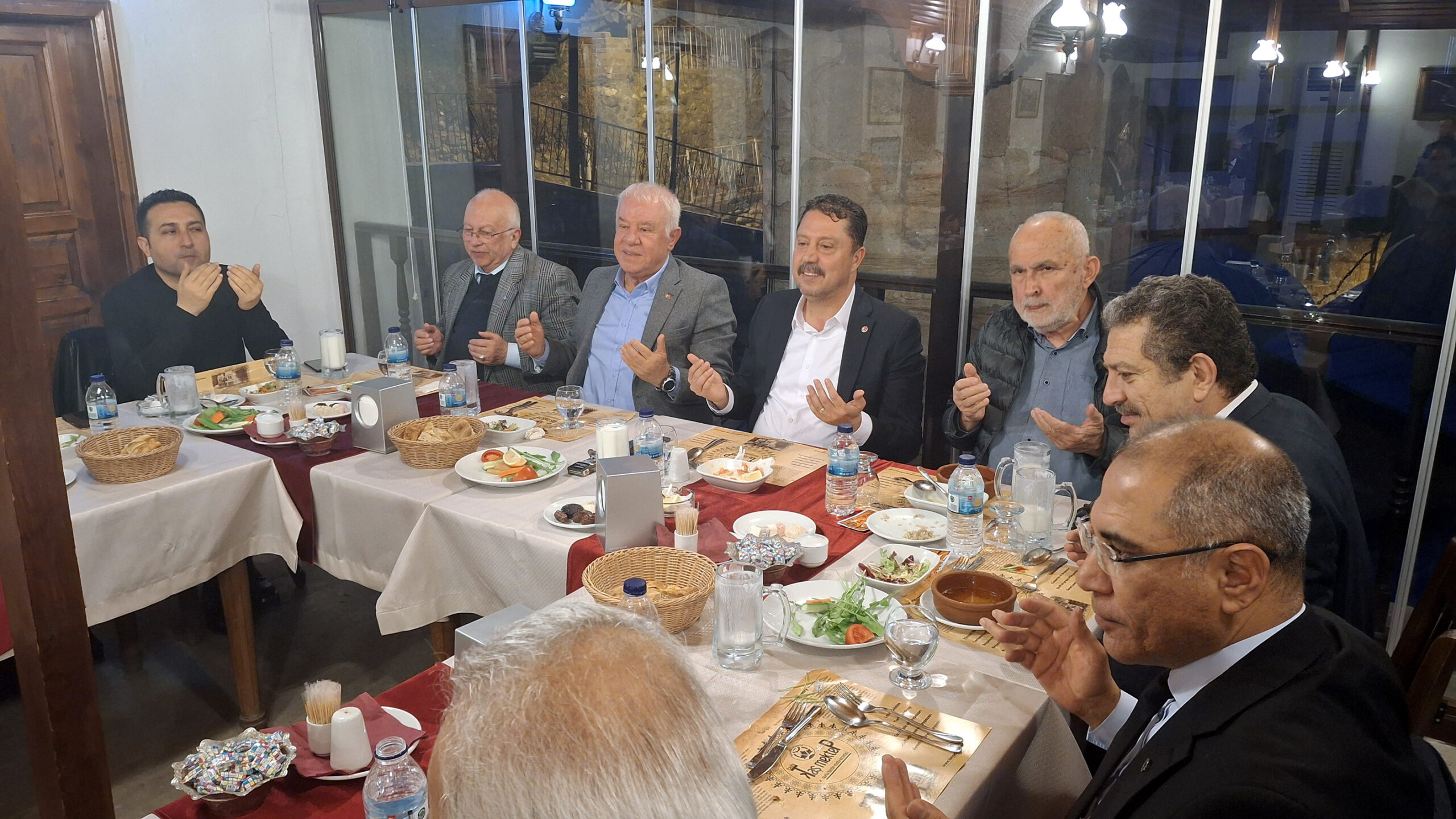 Dr. Özer Kasap, sivil toplum kuruluşu temsilcileriyle iftar yemeğinde bir araya geldi