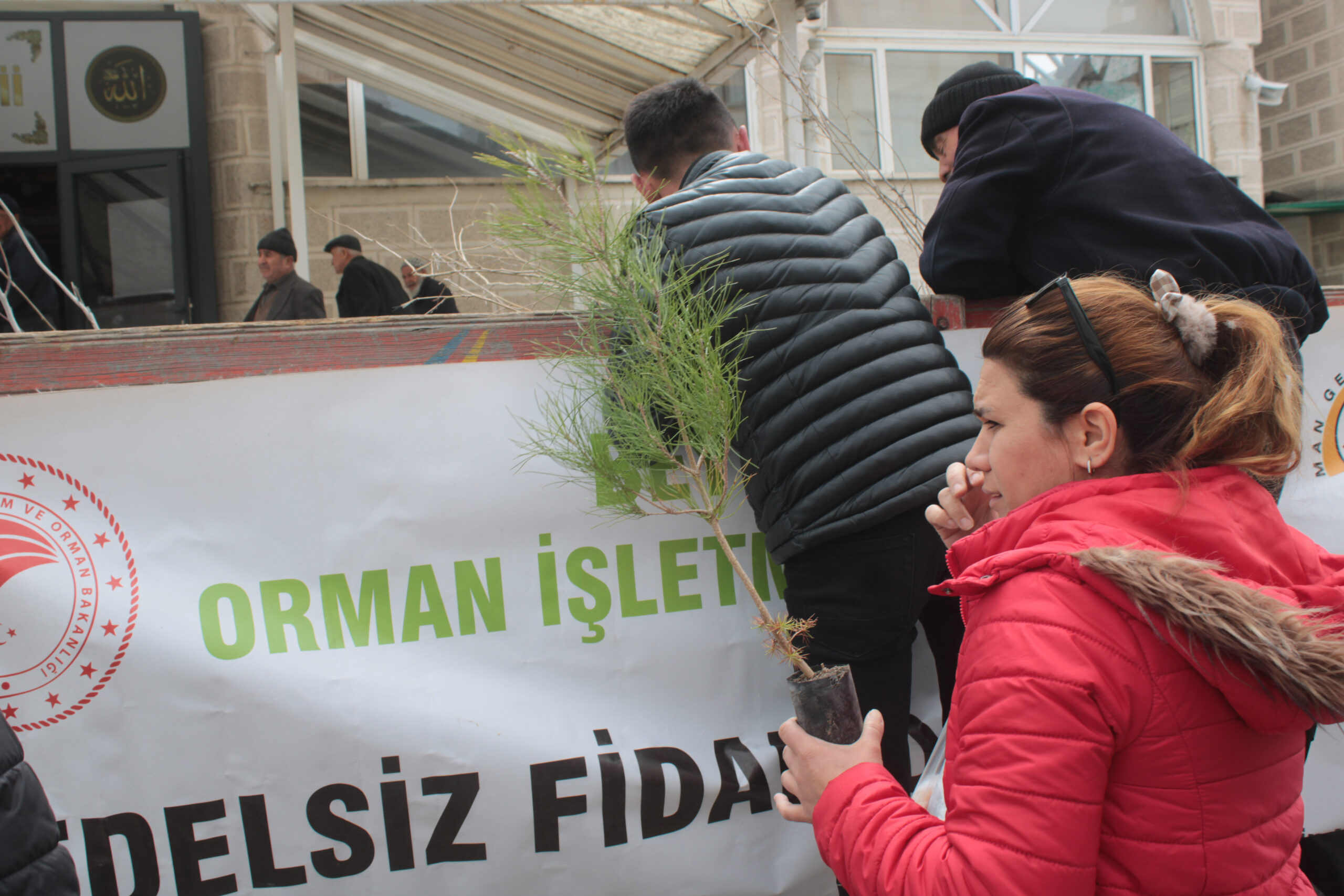 Dünya Ormancılık Haftası kapsamında fidan dikimi ve dağıtımı yapıldı