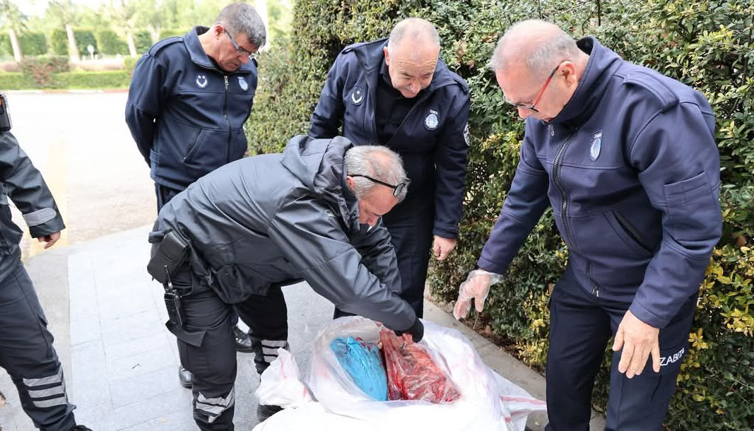 Antalya otogarında 1,5 ton sağlıksız ciğere el konuldu