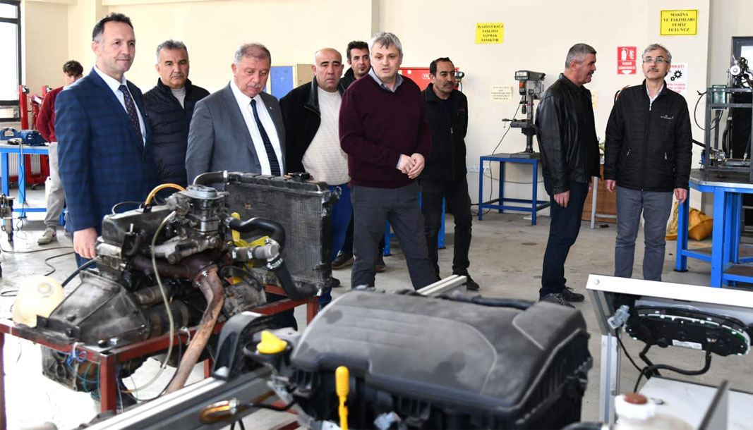 Isparta TOBB Meslek Lisesi öğrencileri üretim yaparak gelir elde ediyor