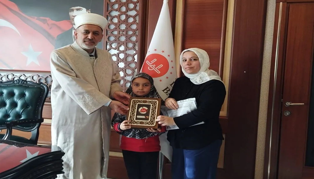 Slovakya vatandaşı Julia ve kızı Isparta’da müslüman oldu