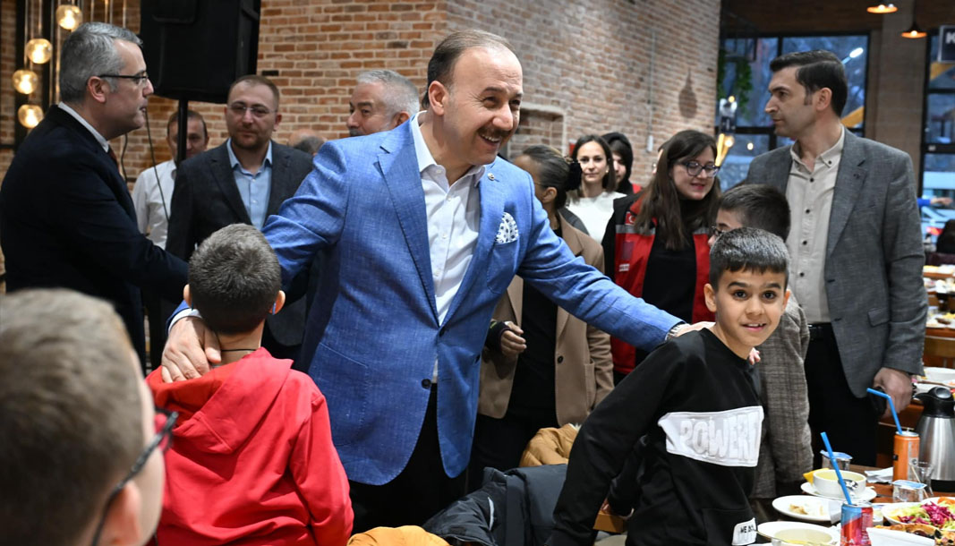 Vali Abdullah Erin, Dünya Yetimler Günü’nde çocuklarla bir araya geldi