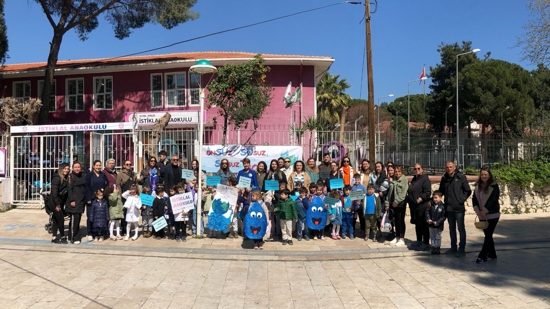 İstiklal Anaokulu, 22 Mart Dünya Su Günü’nde farkındalık yürüyüşü düzenledi.