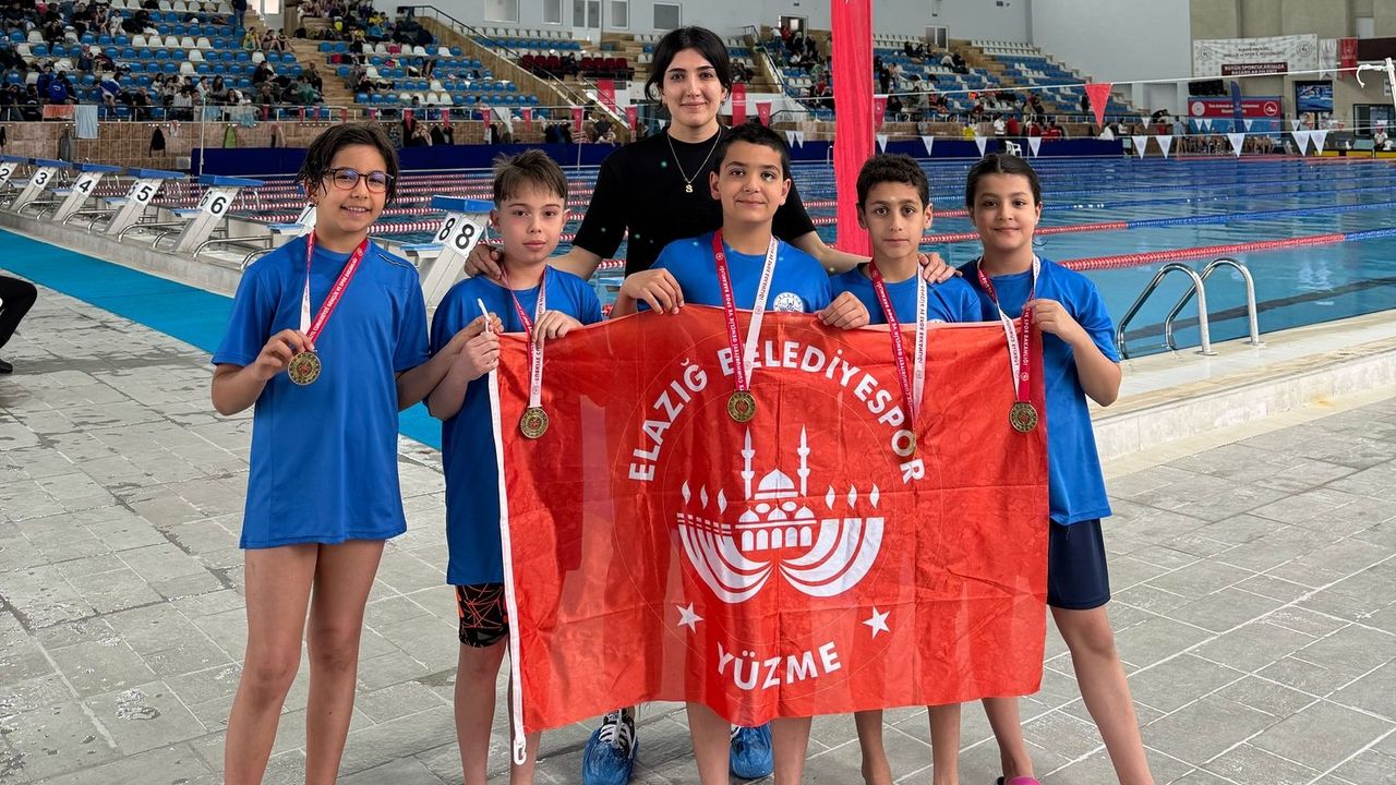 Elazığ Belediyespor Yüzmede 5 Sporcuyla Grup Vizesi