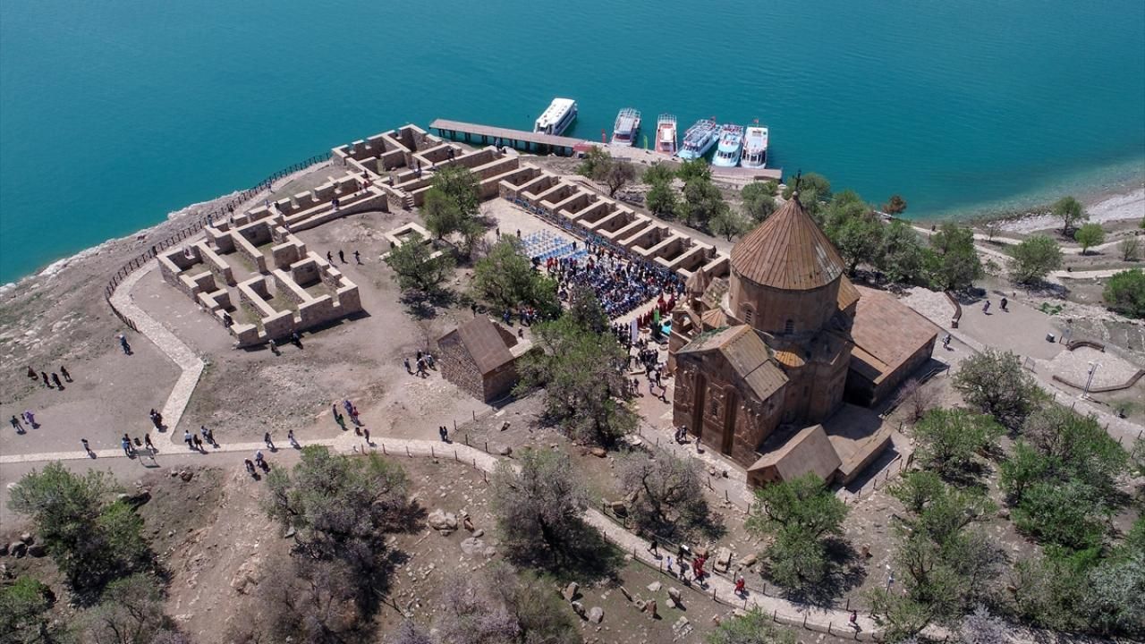 Van Badem Çiçeği Festivali: Turizm Hamlesi Başladı