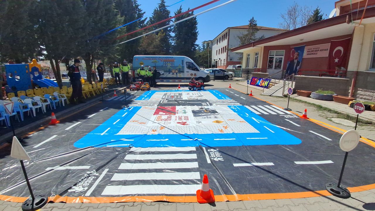 Beypazarı’nda miniklere 23 Nisan’a özel trafik eğitimi