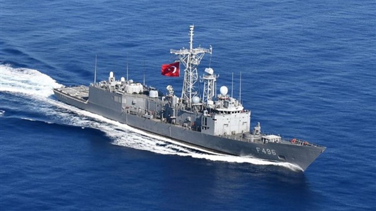 23 Nisan: 23 Gemi 23 Limanda Halkla Buluşuyor