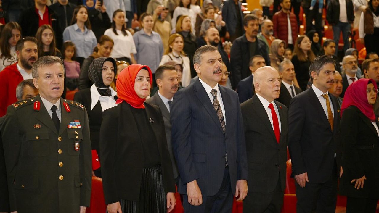 Erzurum’da 23 Nisan Coşkusu: Vali Çiftçi Katıldı