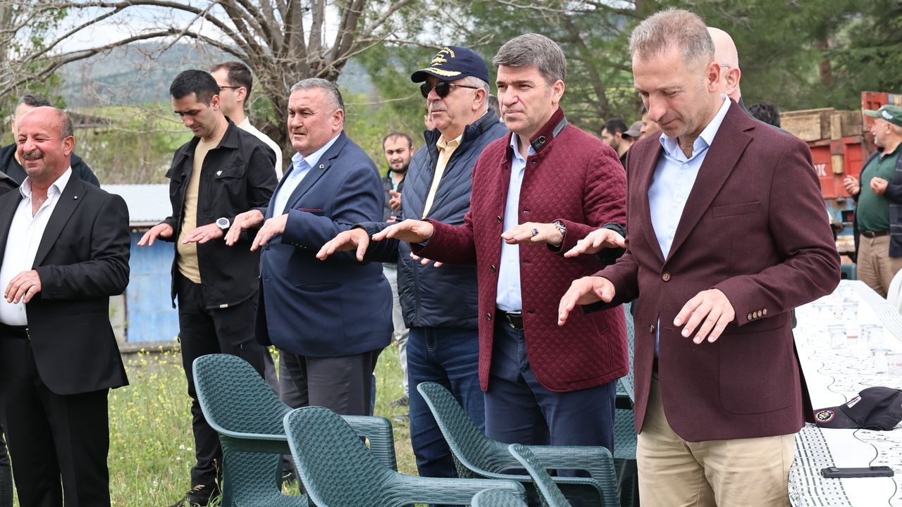 Amasya Valisi Köylerde Yağmur Duasına Katıldı