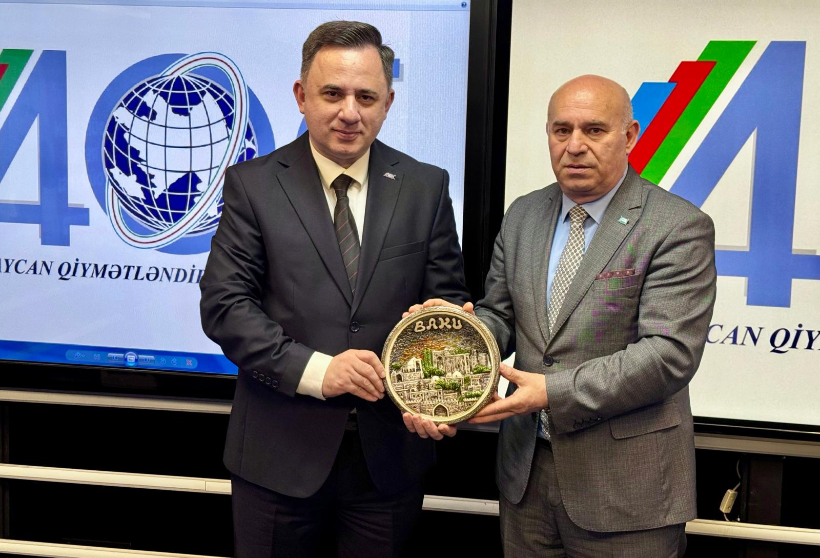 Türk dünyasında anlamlı buluşma: Vügar Oruç’tan Adil Koçalan’a ziyaret