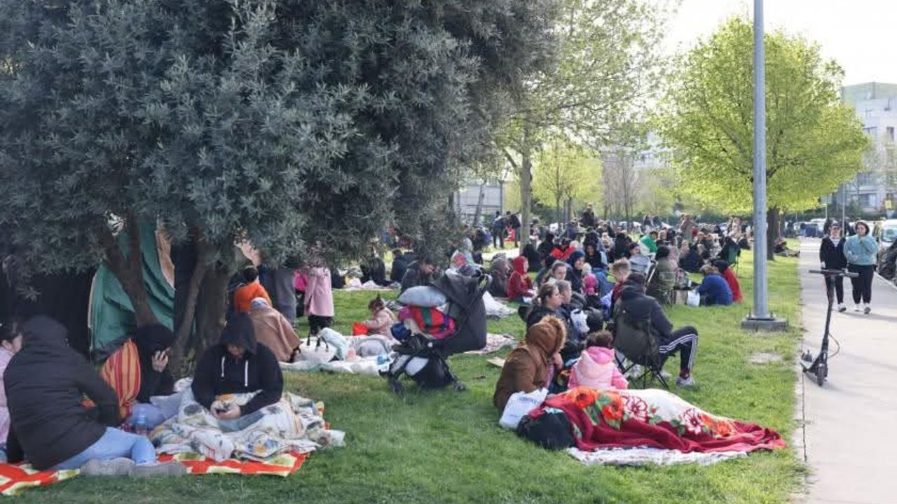 Deprem Korkusu İstanbul’da Parklara Taşıdı
