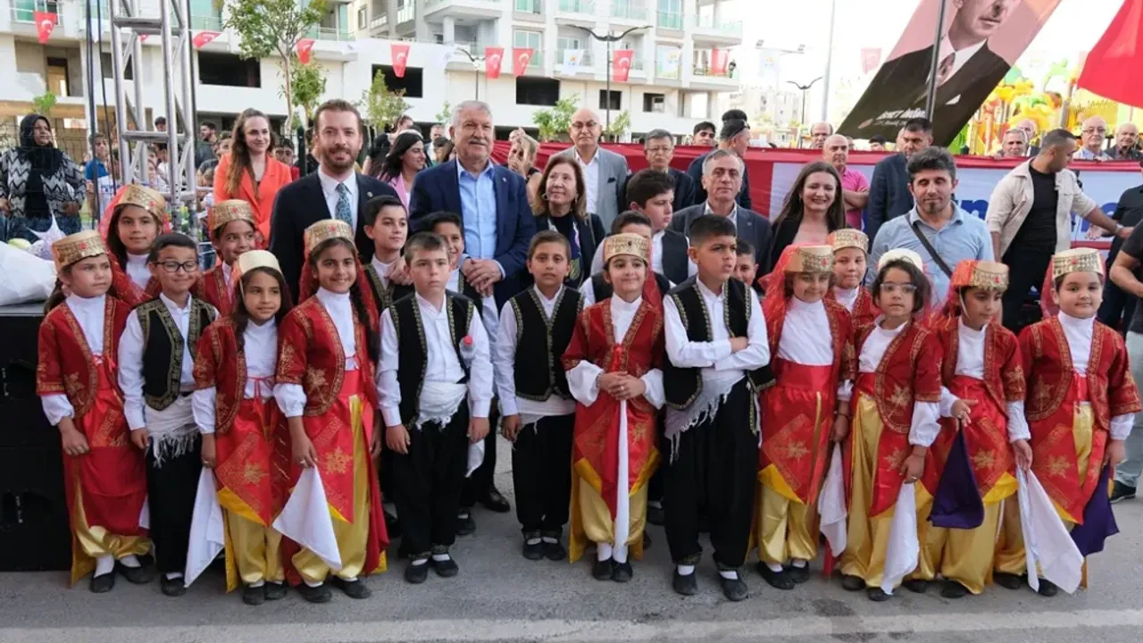 Ceyhan İsmet İnönü Kent Meydanı Törenle Açıldı