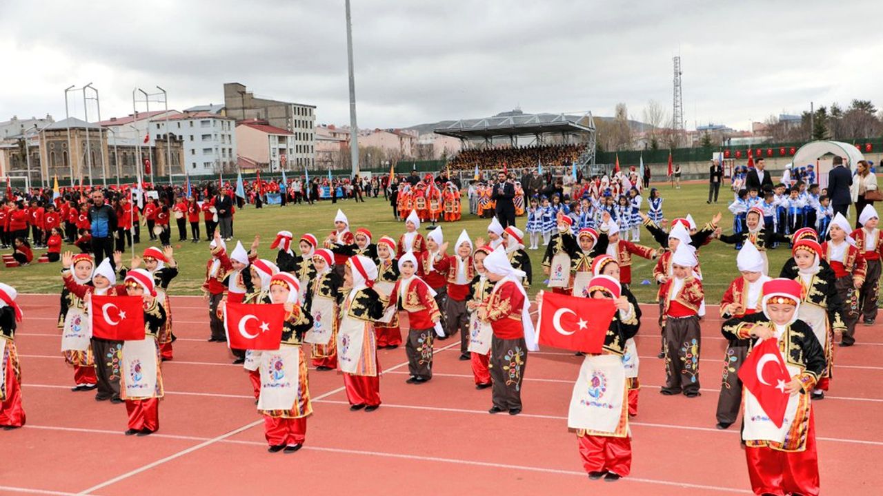 Kars’ta 23 Nisan Ulusal Egemenlik Coşkusu Yaşandı