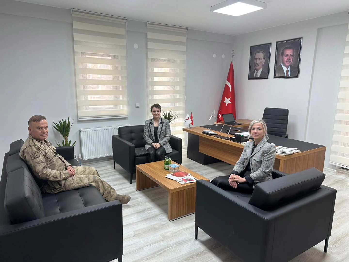 Kars Jandarma Komutanı Genç’ten Kızılay Kars Şubesine ziyaret