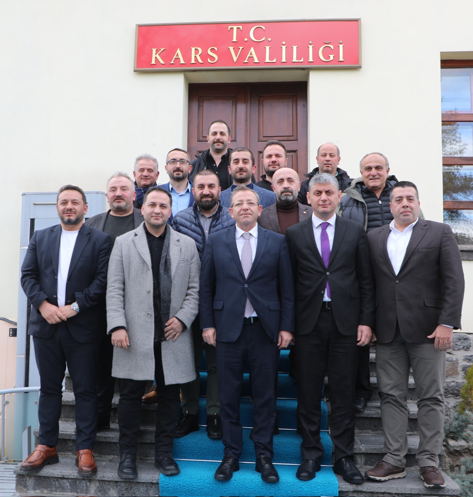 Turizm sektör temsilcilerinden Kars Valisi Ziya Polat’a ziyaret…