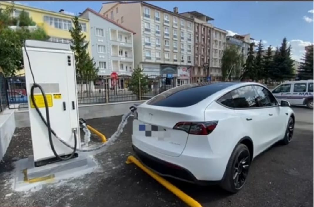 Kars’ta oto elektrik şarj istasyonlarının yetersiz olması sürücüleri bıktırdı