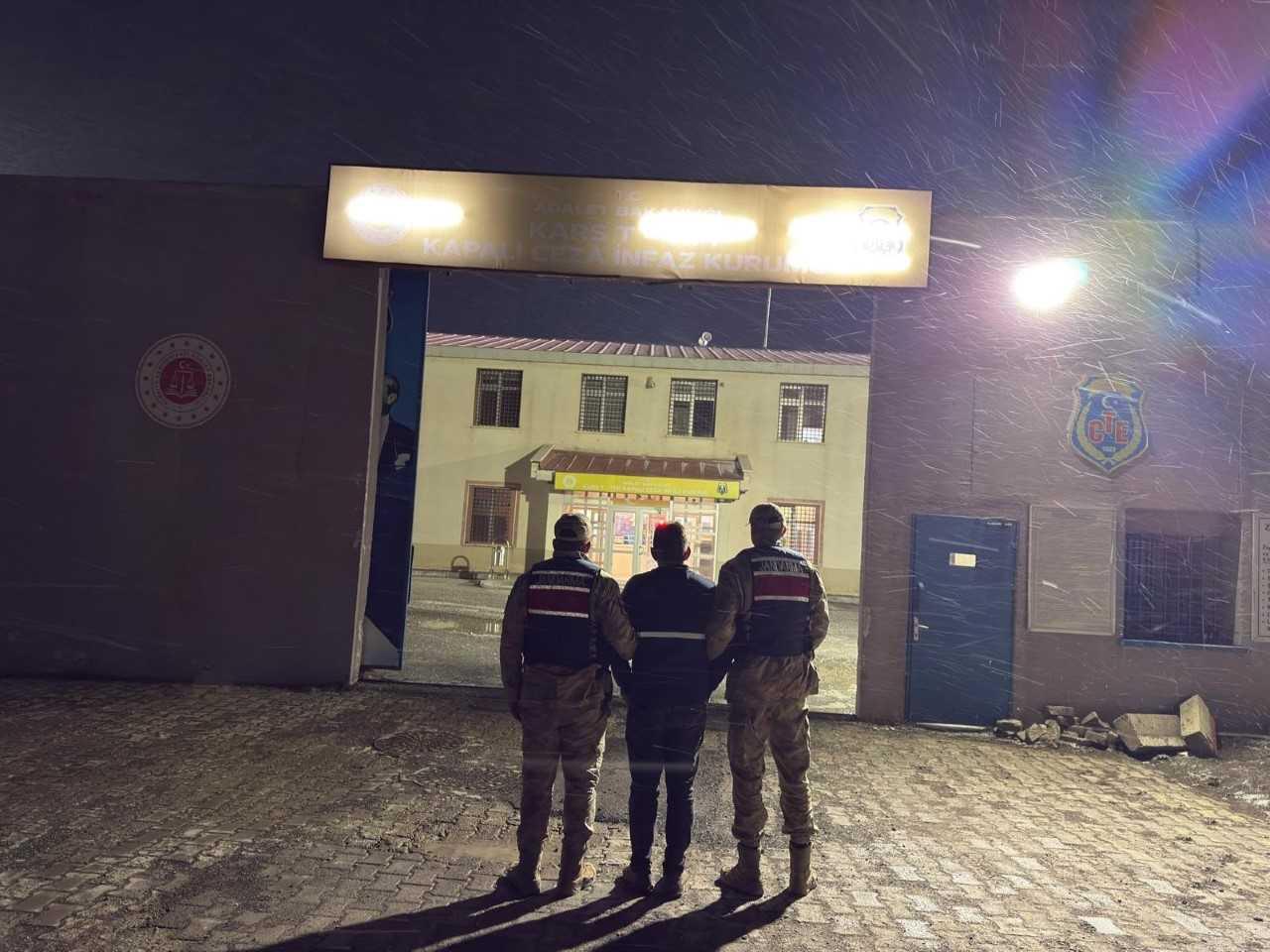 Kars’ta ‘hırsızlık’ suçundan aranan şahıs yakalandı