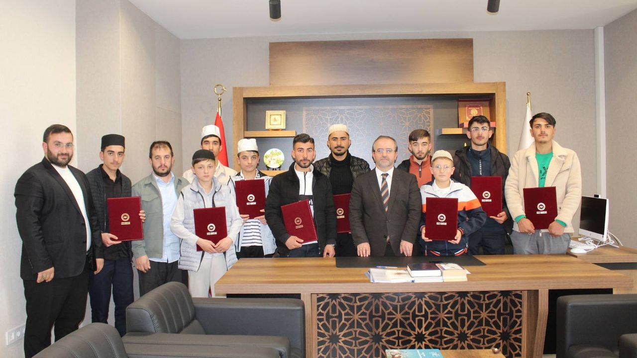 Kars’ta Hafızlık Belgeleri Sahiplerini Buldu