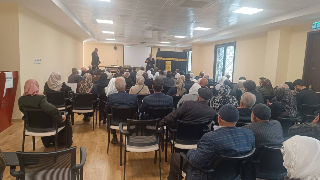 Kars’ta Hacı Adaylarına Hac Eğitim Semineri