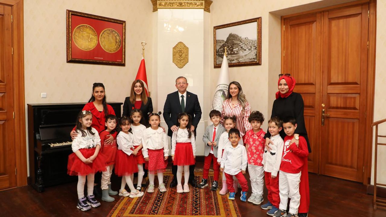 Kars’ta 23 Nisan: Minikler Protokol Koltuğunda