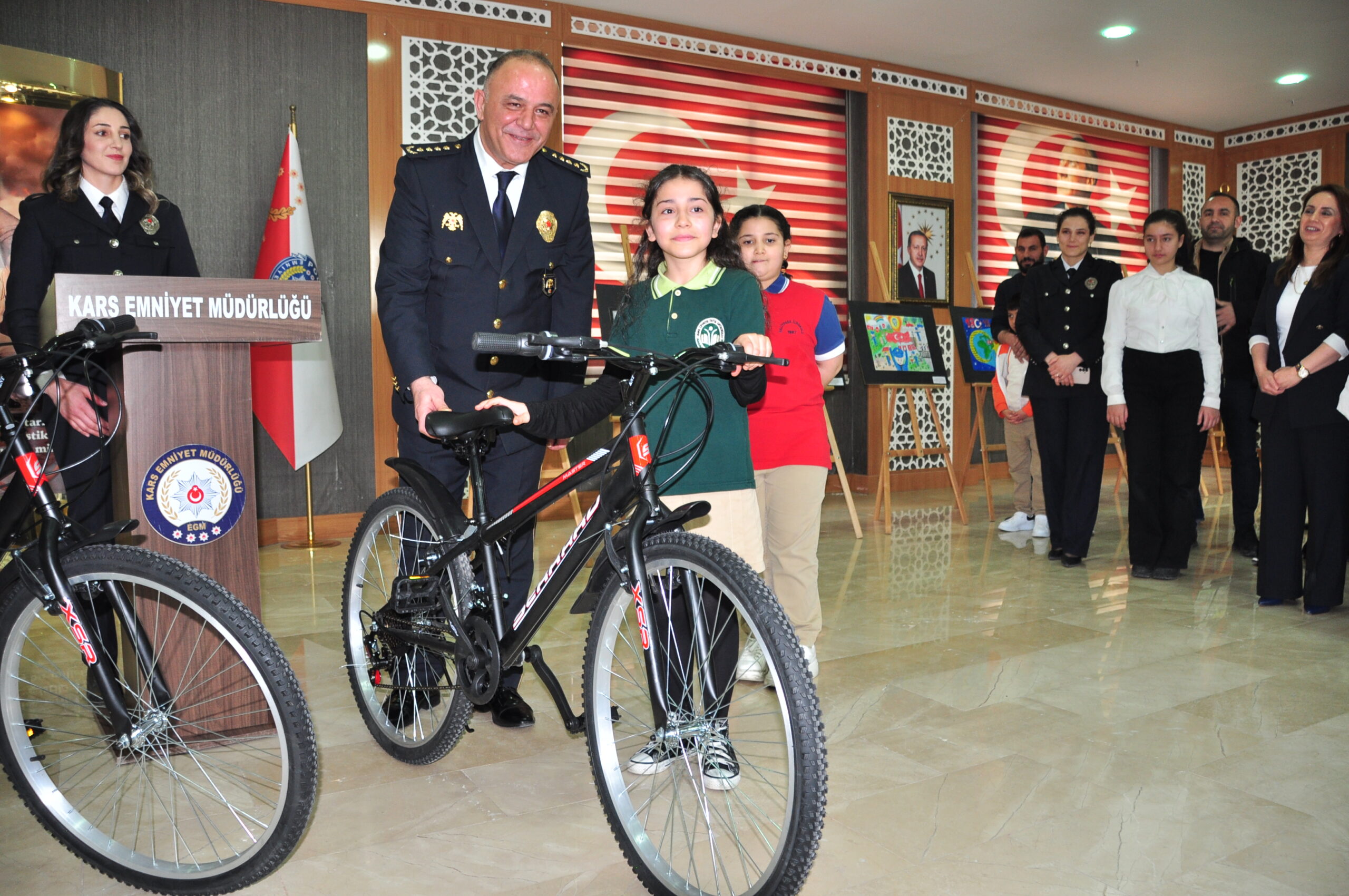 Kars’ta okullararası yarışmalarda dereceye girenlere ödülleri verildi