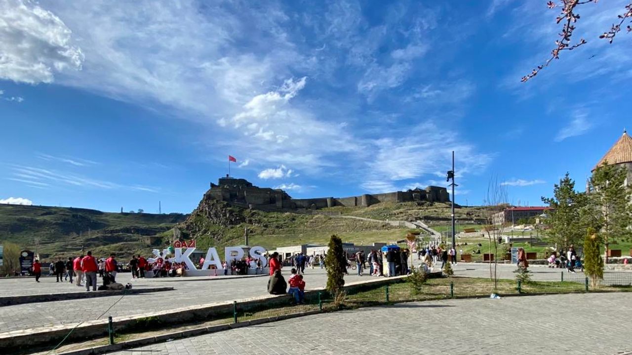 Güneşli Hafta Sonu Kars’ı Canlandırdı