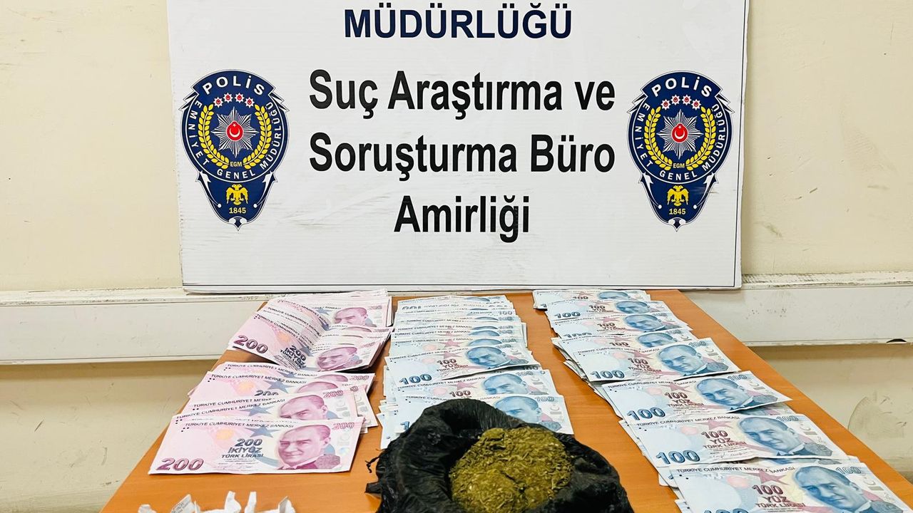 Sarıkamış Otobüsünde Uyuşturucu ve Para Ele Geçirildi