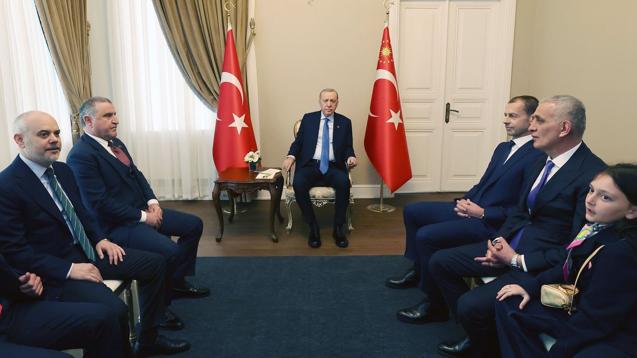 Cumhurbaşkanı Erdoğan UEFA Başkanı Ceferin ile İstanbul’da Görüştü