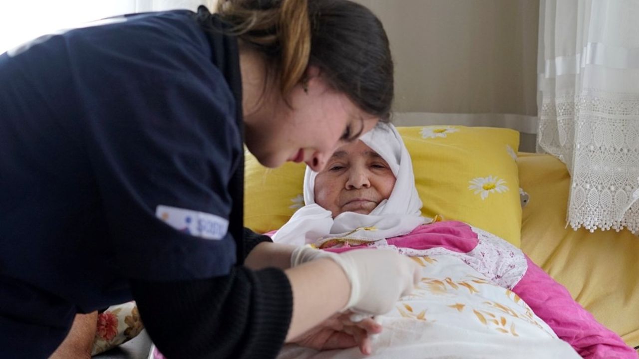 5.4 Milyar TL Evde Bakım Yardımı Hesaplara Yatırıldı