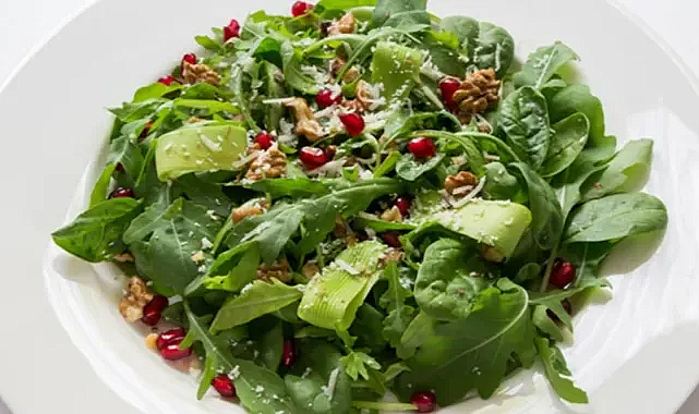 Sağlıklı Yeni Favori: Beyaz Peynirli Roka Salatası