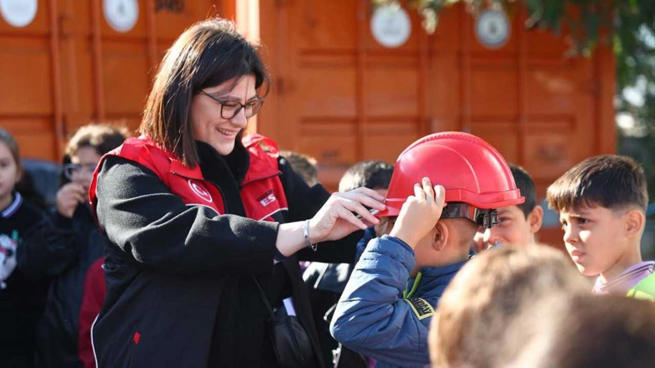 İstanbul Okullarında İlk Ders Saati Zorunlu Afet Eğitimi