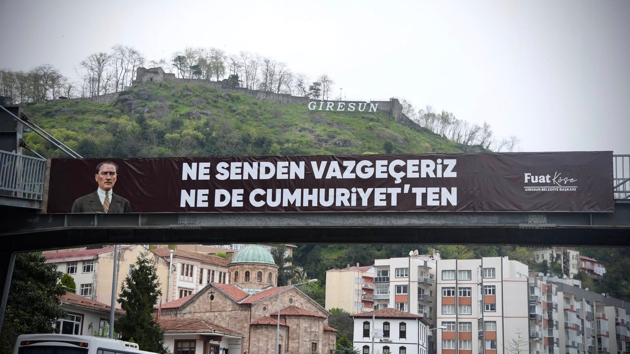 Giresun: Atatürk Sevgisi Üst Geçitleri Süsledi