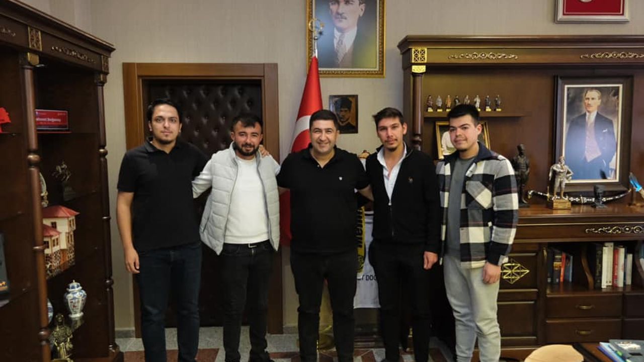 Güdül’de Askere Giden Gençlere Belediyede Uğurlama