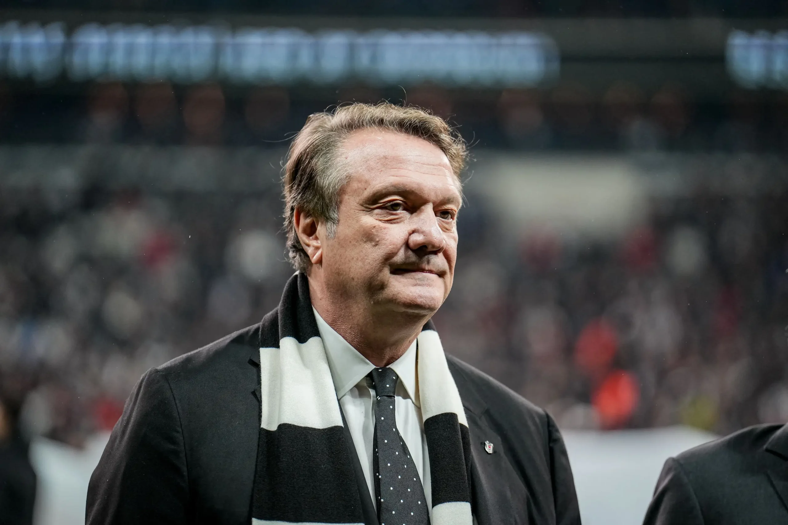 Beşiktaş Divan Kurulu’nda gerginlik: Hasan Arat’a yumruklu müdahale!