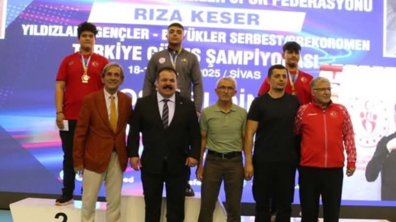 Ispartalı İşitme Engelli Güreşçi Çifte Türkiye Şampiyonu