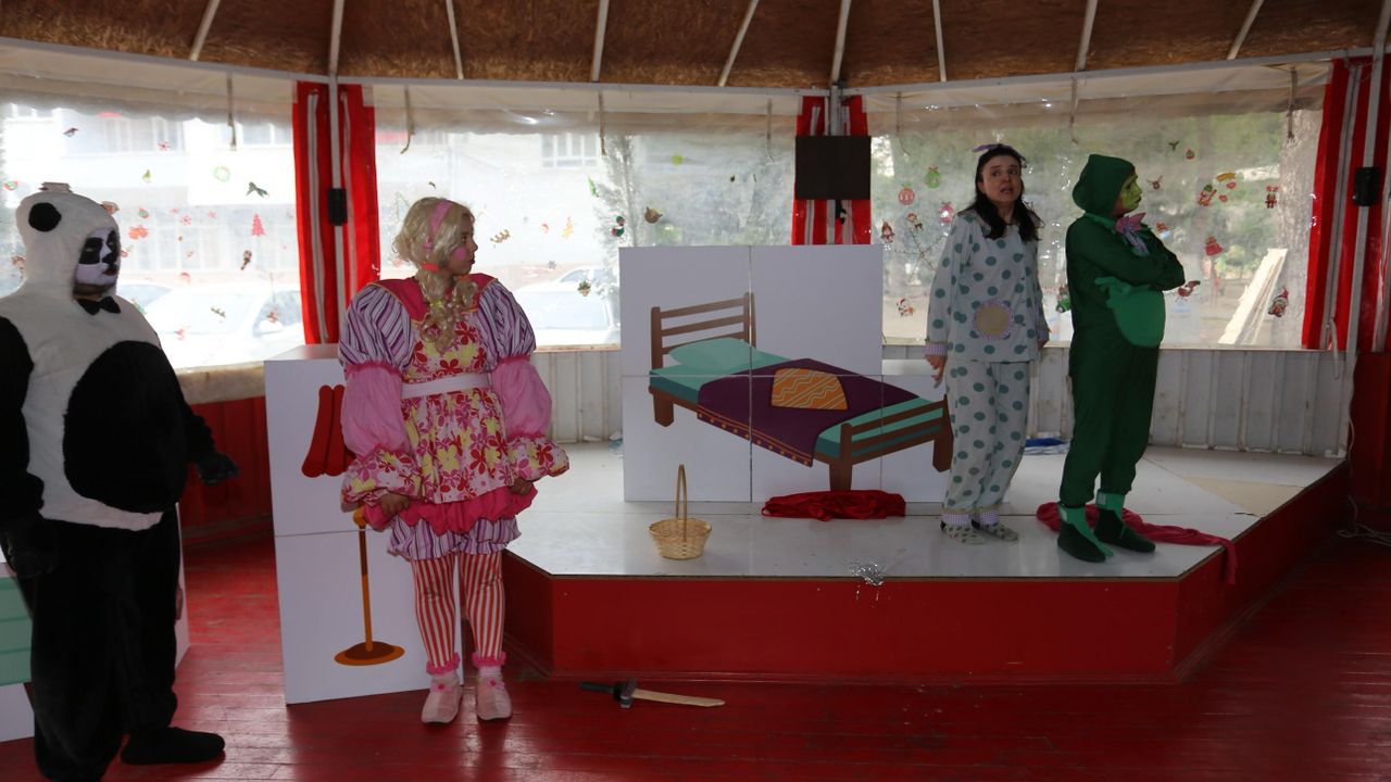 Kepez Belediyesi 23 Nisan Tiyatrosu Çocuklarla Buluştu