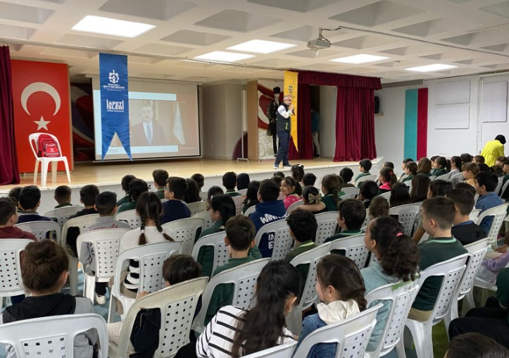 Kocaeli Büyükşehir’den 11 okulda afet farkındalık eğitimi