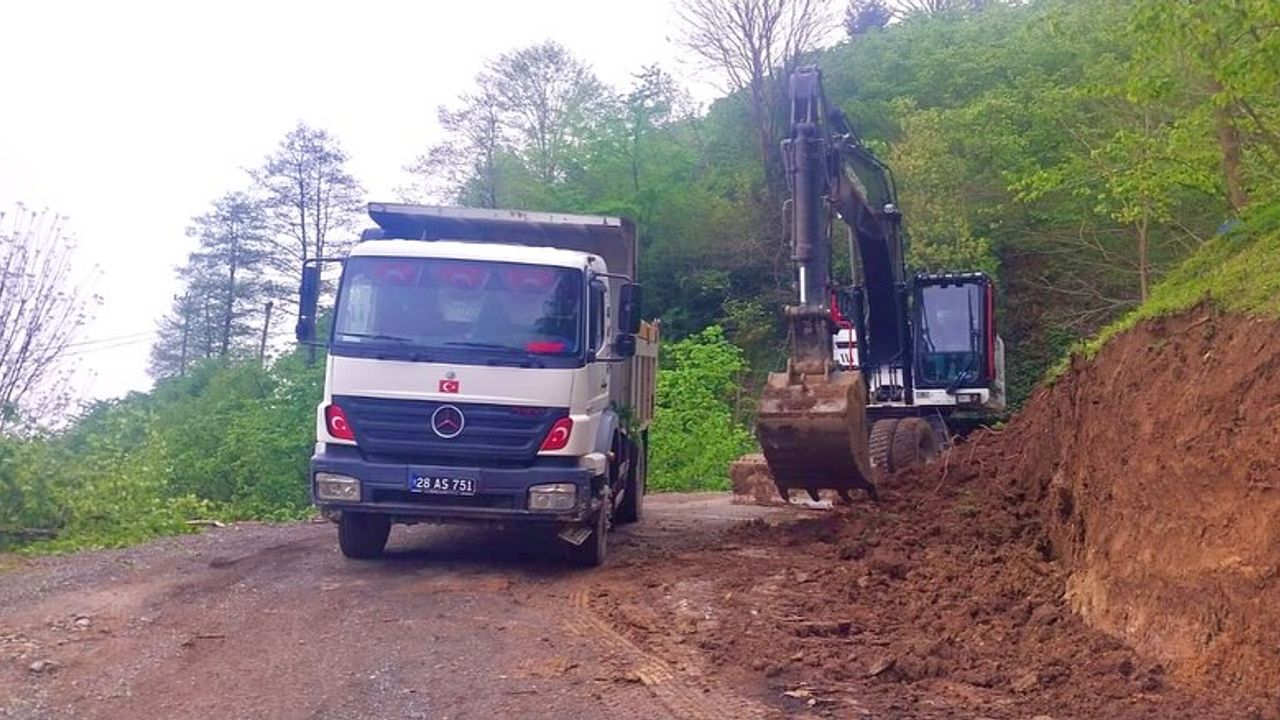 Giresun İl Özel İdaresi’nden Melikli Köyü Yoluna Bakım