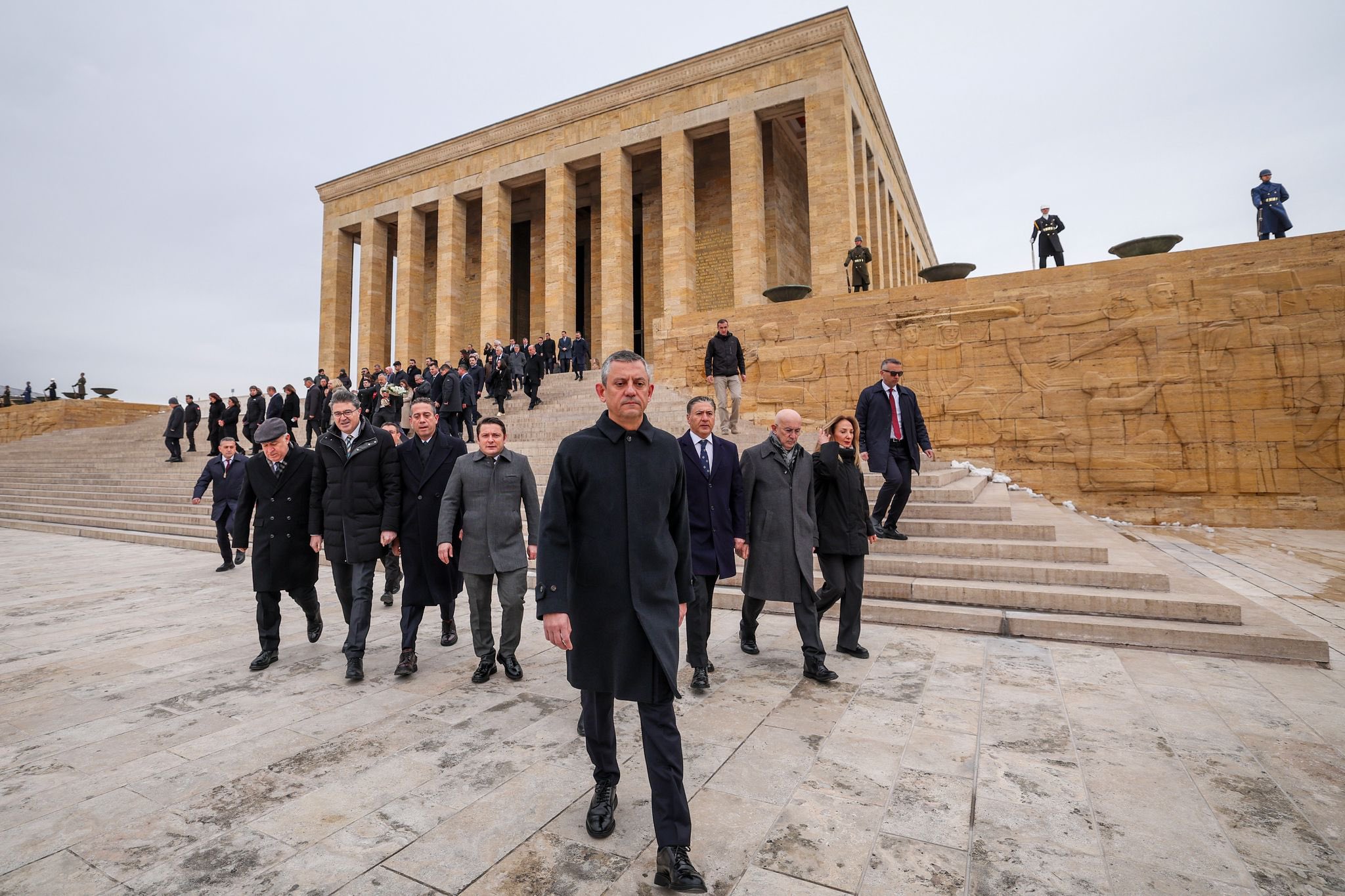Özgür Özel, PM ve YDK üyeleriyle Anıtkabir’i ziyaret etti!