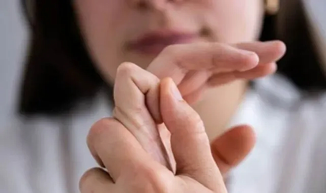 Parmak Çıtlatma Kireçlenme Yapar Mı? Uzmanlar Yanıtladı