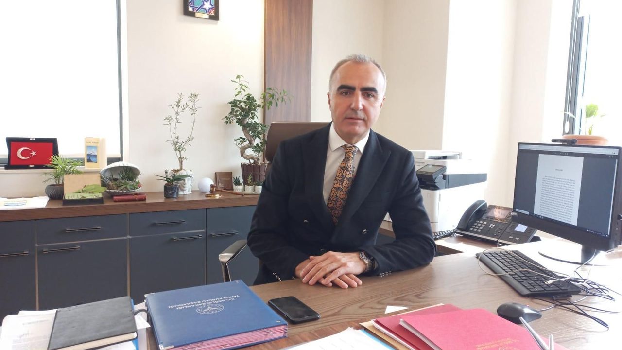 “Gem Öküzü” Romanı: Bürokrasi ve Toplumsal Çürüme