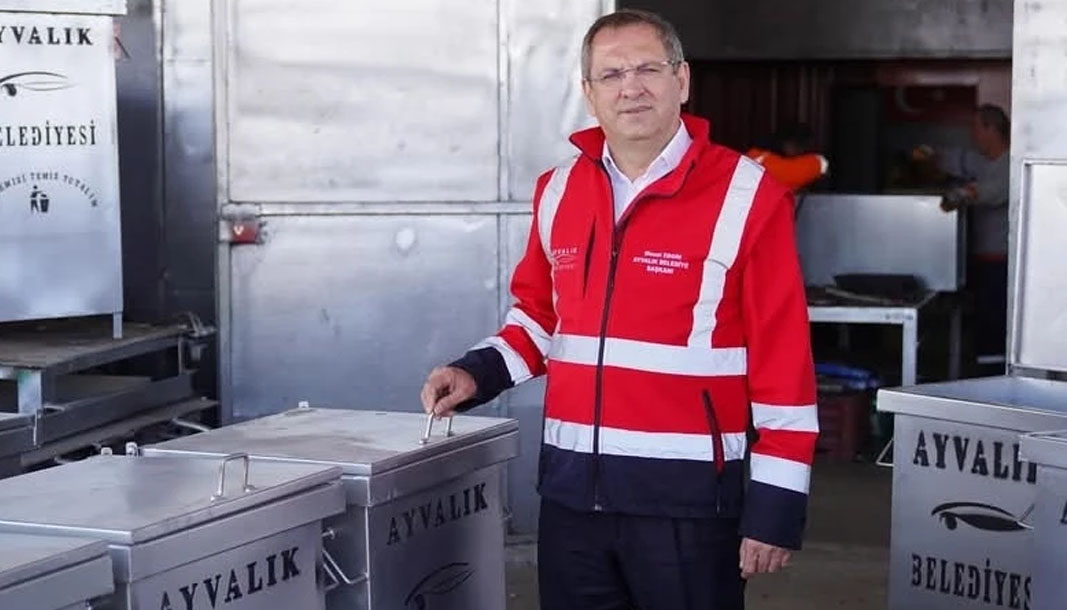 Balıkesir Ayvalık’ta çöp konteynerleri uygun maliyetle üretiliyor